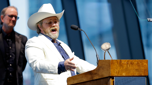 ERNEST, HARDY, Zach Top and more raise thousands to feed the hungry in Middle Tennessee